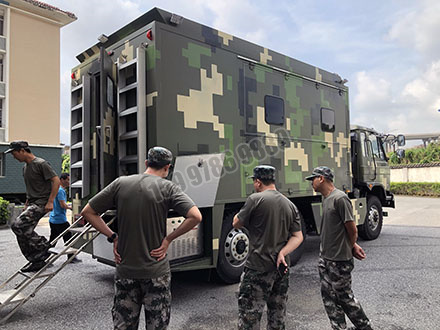 東風(fēng)6x6軍用炊事車圖片4