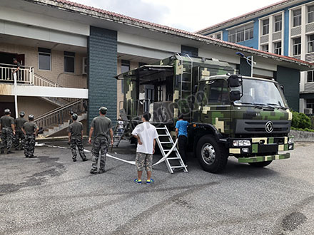 東風(fēng)6x6軍用炊事車圖片3